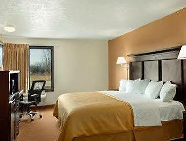 Howard Johnson By Wyndham Appleton Exterior foto